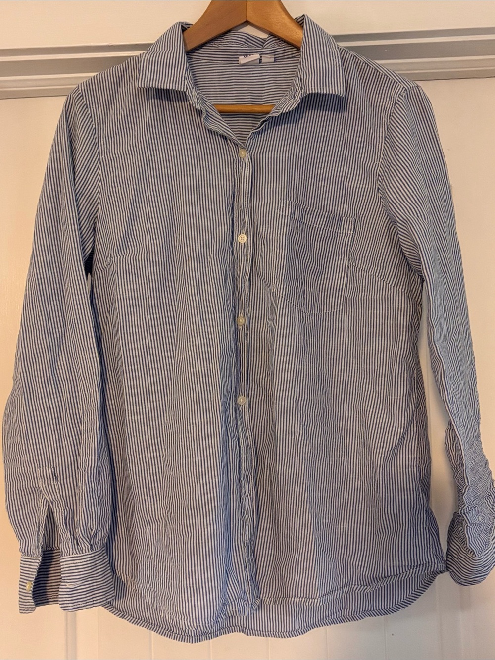 GAP Women’s Blue and White Pinstripe Cotton Button-Down Shirt SZ MED